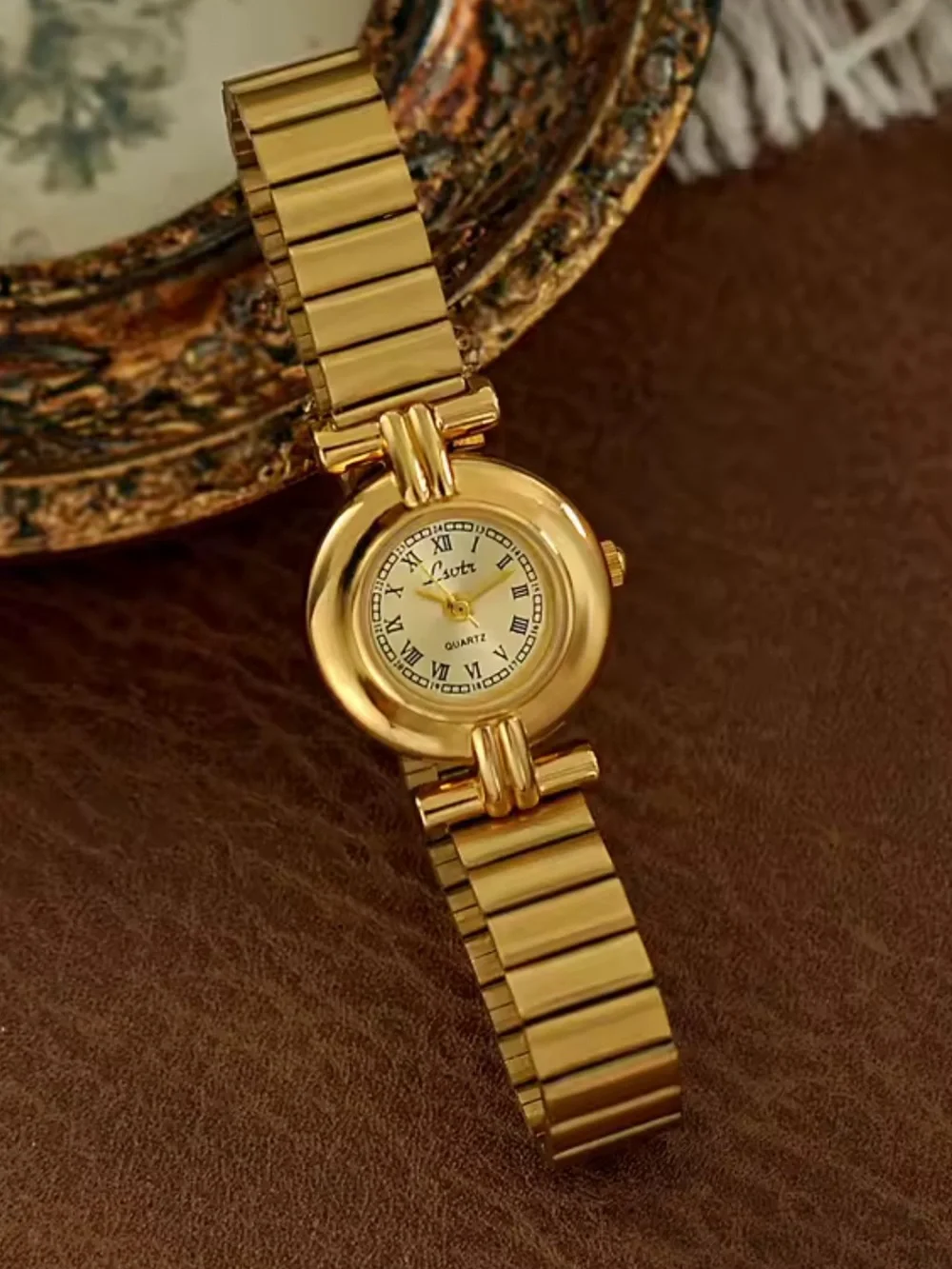 Classic Vintage Gold Women’s Watch with Roman Numeral Dial - Picture 7 of 12